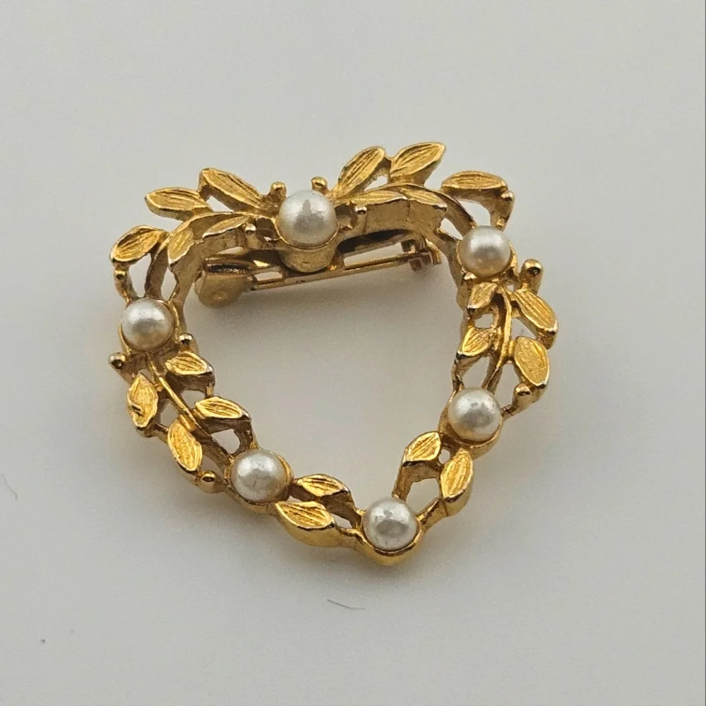 Vintage Lisner Gold Tone and Faux Pearl Heart Brooch